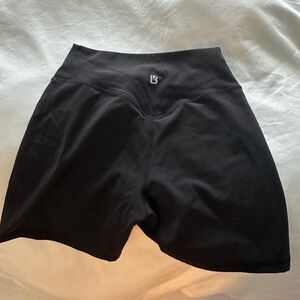 BuffBunny Legacy Short 4in